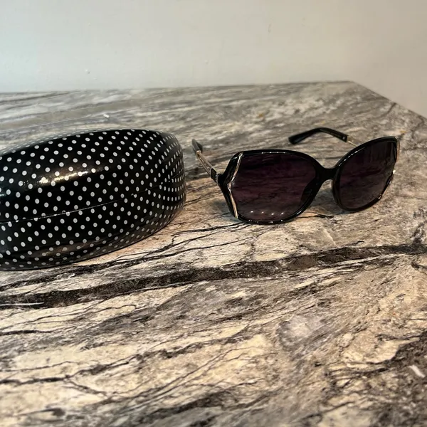 Jessica Simpson Elegant Black and Gold Sunglasses with Hard Case NWOT - Image 10