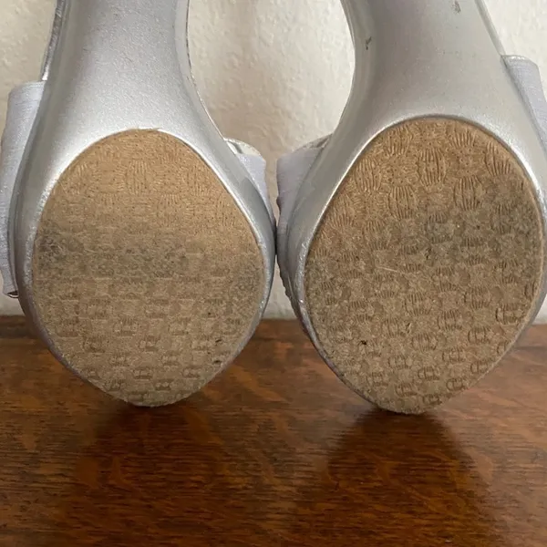 Blossom Collection‎ Heels Silver Size 7 - Image 4