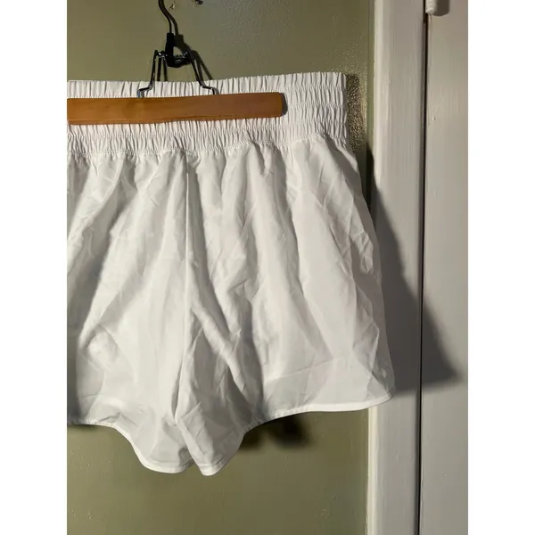 Old Navy Women's Size Large Extra-High Rise Short 3" Inseam White Stretch Tech - Image 10