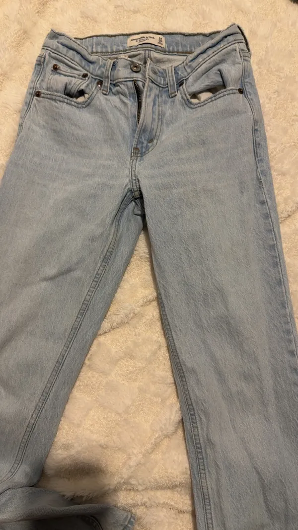 Abercrombie jeans - Image 2