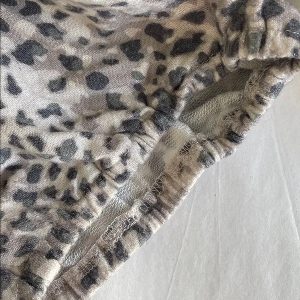 Soma Wknd Leopard Print Joggers with Cream Tie - Image 4