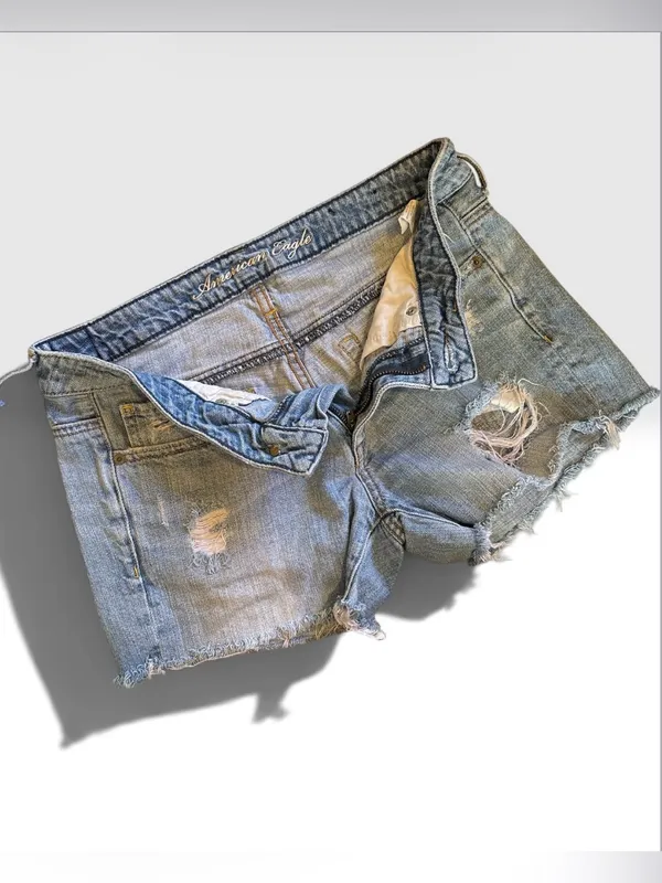 American Eagle Distressed Denim Cutoff Shorts Size 4 Low Rise - Image 2