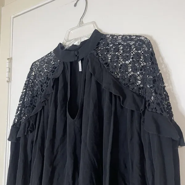 Free People long sleeve black embroidered ruffle hem blouse top small - Image 2