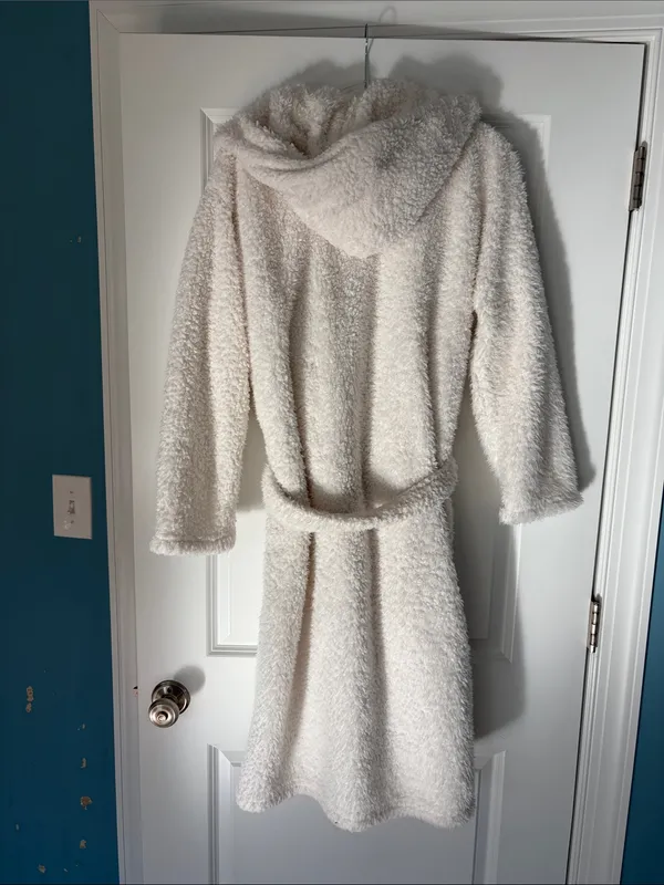 Pottery Barn Teen Ivory Sherpa Bath Robe with Hood Size M/L - Image 3
