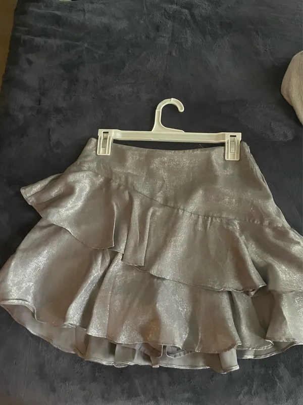 Silver ruffle skirt Size M - Image 3