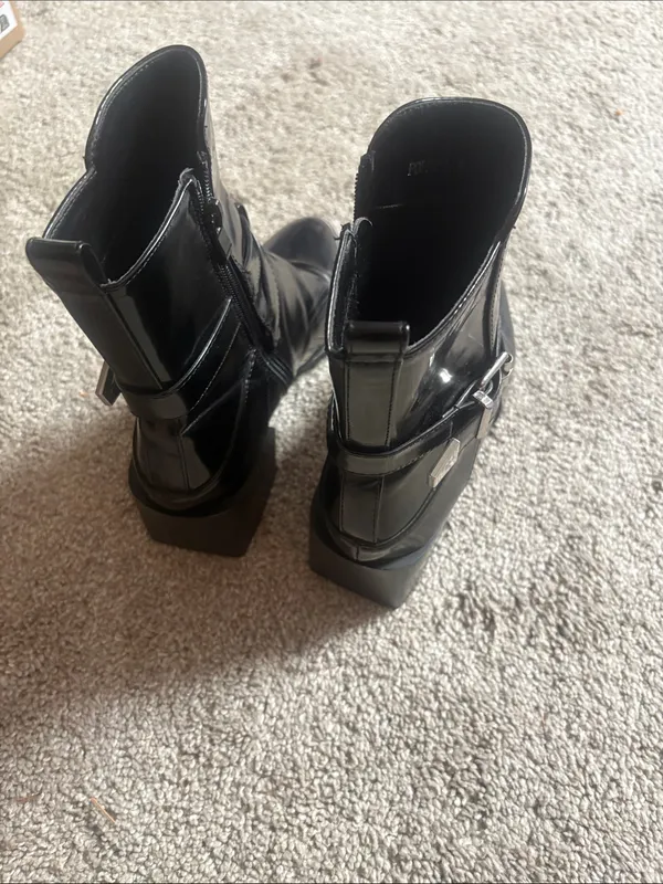 Women's Black Buckle Strap Ankle Booties size 6 - Image 10