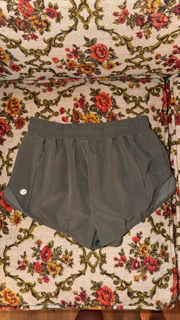 Lululemon Hotty Hot Shorts 2.5" - Image 2