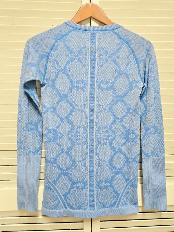 LULULEMON Women Blue Snakeskin Swiftly Tech Long Sleeve Athletic Top Size 6 - Image 4
