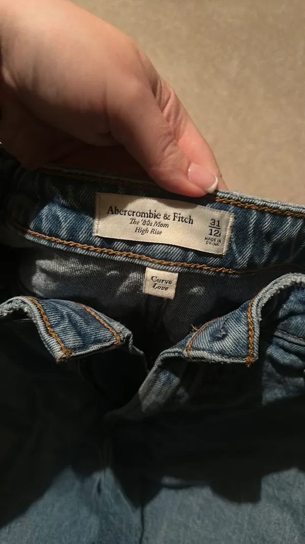 *Well Loved* Abercrombie & Fitch Curve Love Mom Jeans 31/12 - Image 2