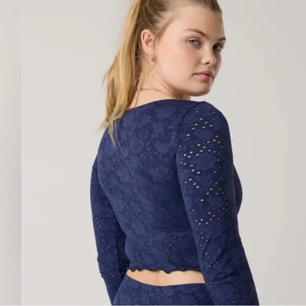 NWT Aerie Navy Blue and White Lace Long Sleeve Top Treat Yourself Medium - Image 2