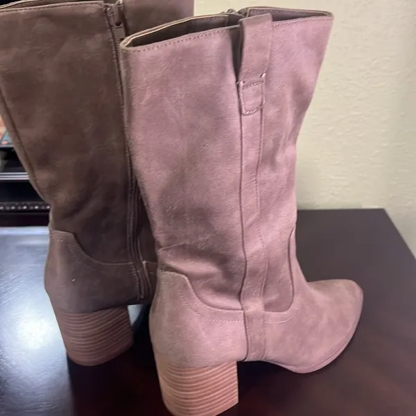 Ladies mid length boots Size 8M by Dolce Vita. - Image 3