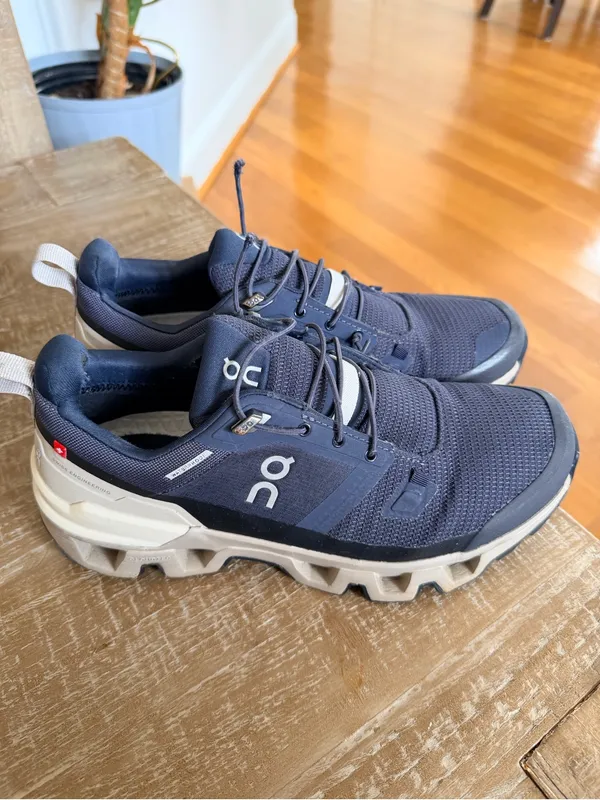 On Clouds Women's Athletic Shoes Size 8 Blue - Image 12