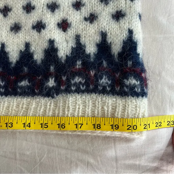 Handmade Vtg. Hand Knit Scandinavian Wool & Mohair Fair Isle Sweater• Sz M/L - Image 9
