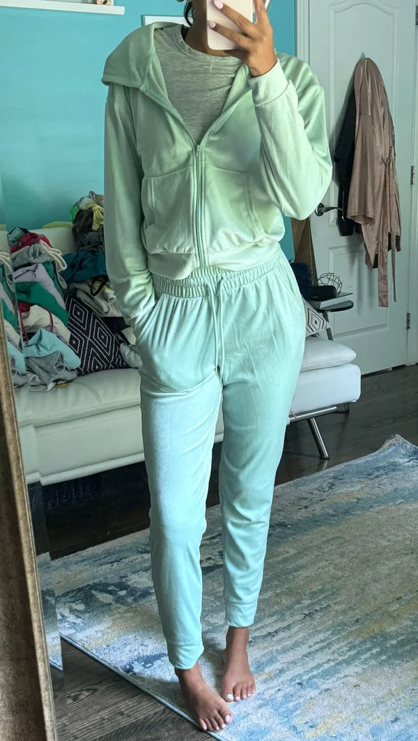 Refuge mint green velvet set - Image 2