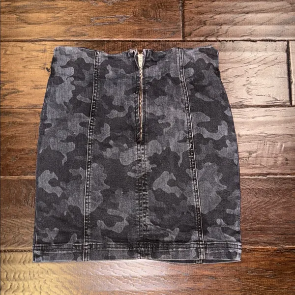 Free People Camouflage Denim Skirt Size 0 - Image 4