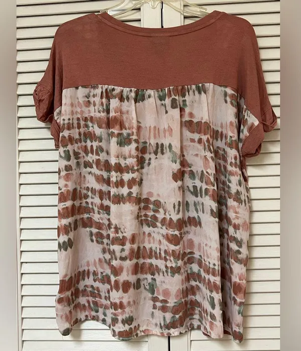 Bobeau Brown and Green Short Sleeve Tie Dye Blouse - Size Large - VGUC - Image 2