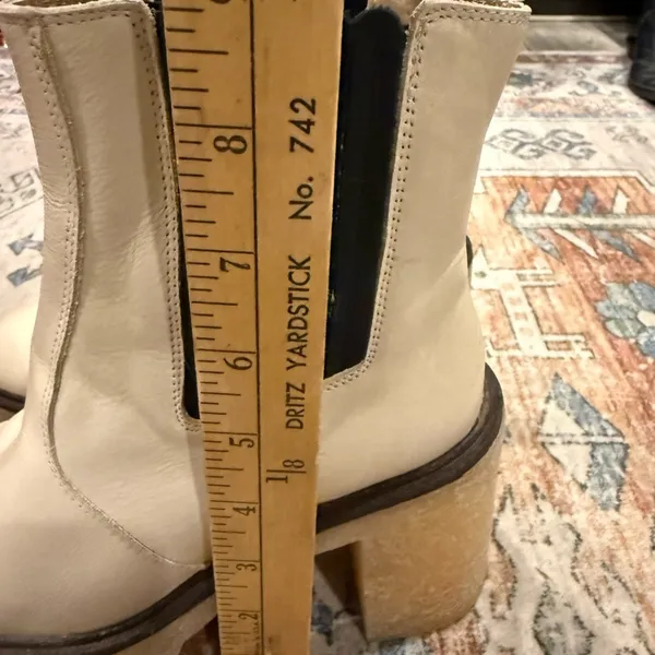 Free People James Chealsea Cream leather and Black Heeled Boots size 7 - Image 8
