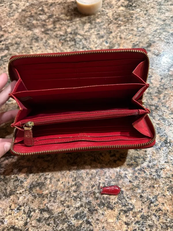 Used coach wallet  - Image 3