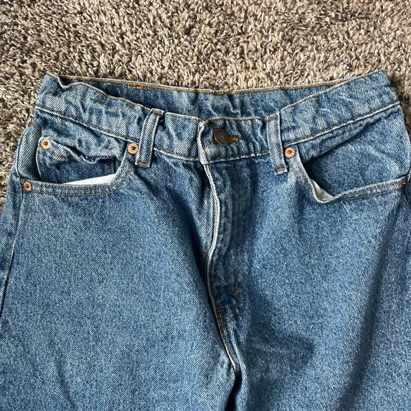 Levi’s Mid Wash High Rise Denim Mom Jean - Image 3