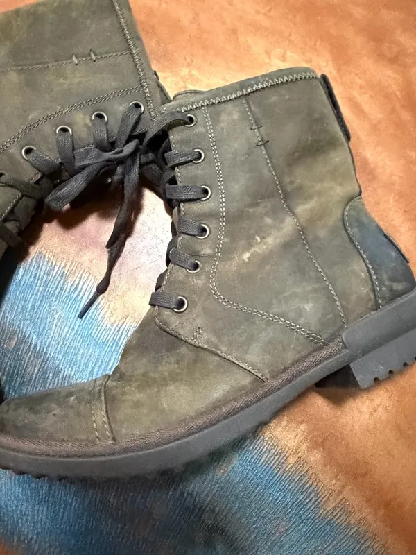 UGG Ashbury Brown Leather Zip Boots distressed size 8 shearling lined - Image 4