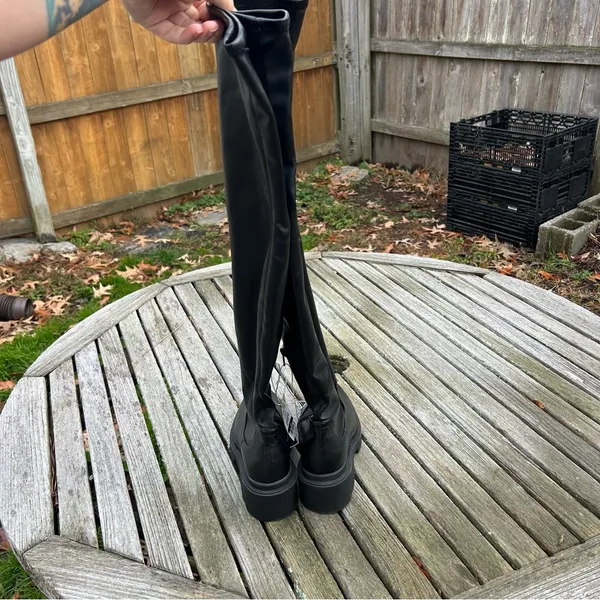 Wild Fable Nwt Women's Round Toe Lug Sole Chunky Over Knee High Platform Boots size 6 black - Image 4