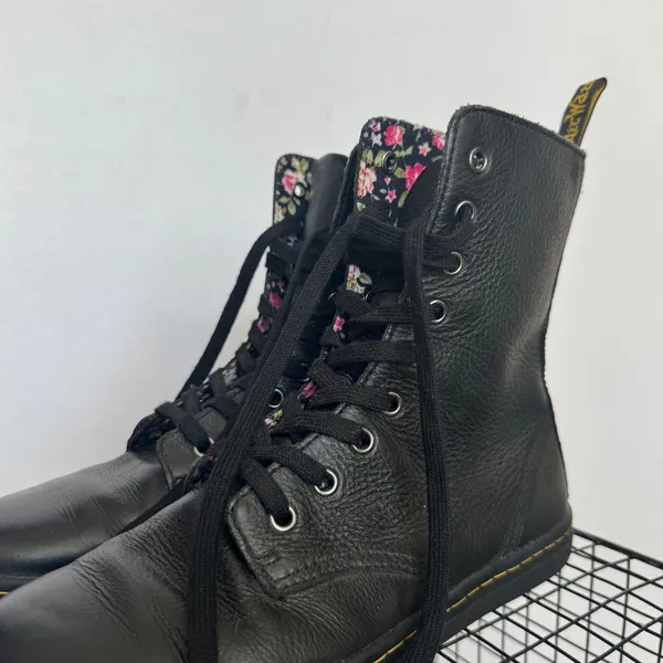 Dr. Martens Stratford Black Leather Floral Fold Down Boots Women’s 8 EU 39 - Image 6