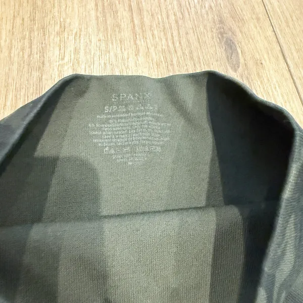 Spanx Green Camo Seamless Leggings Size Small Athleisure Casual Comfort - Image 5