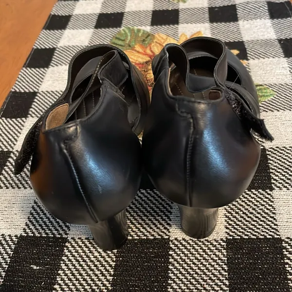 Easy Spirit Easy stride heels with Velcro closure - Image 5