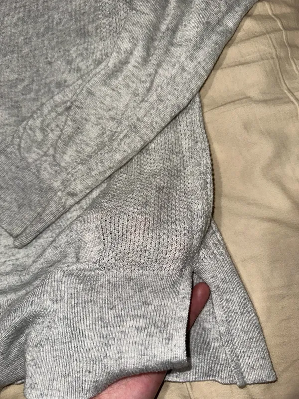 Forever 21 Grey Sweater - Image 3
