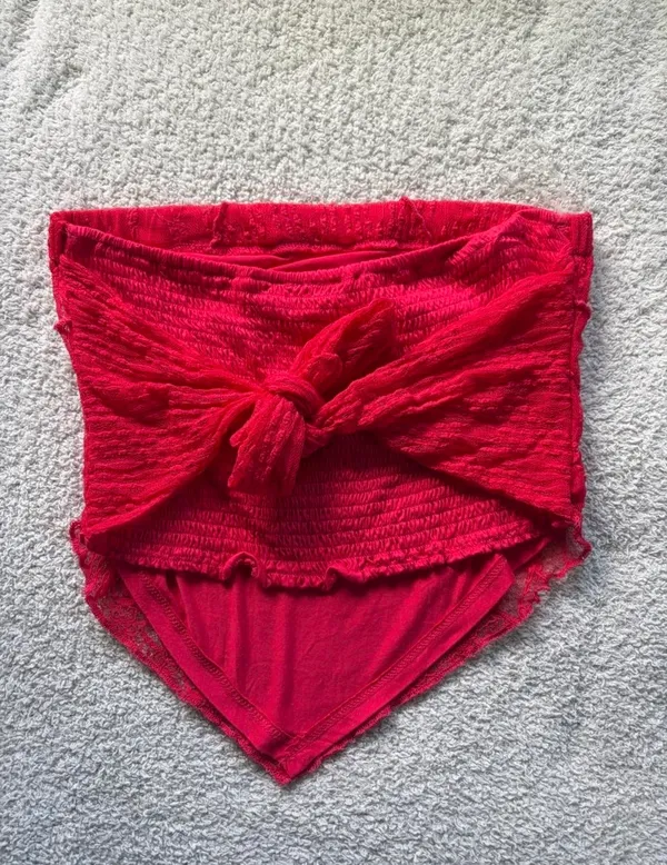 Buckle Red lace tube top with tie in back - Image 2