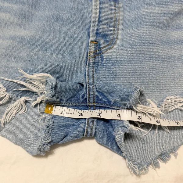 Levi's 501 Distressed Cutoff Denim Shorts Ripped Light Wash Womens Size 28 - Image 12