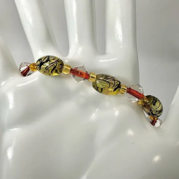 Clear and yellow beaded bracelet - Image 4