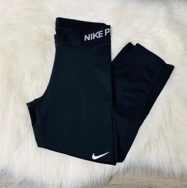 Nike Pro Black Cropped Leggings - Image 4