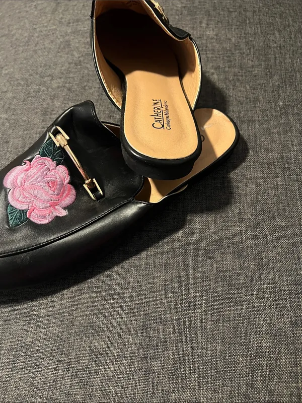 Catherine Malandrino Black Leather Slip-On Mules with Pink Rose Embroidery - Image 2