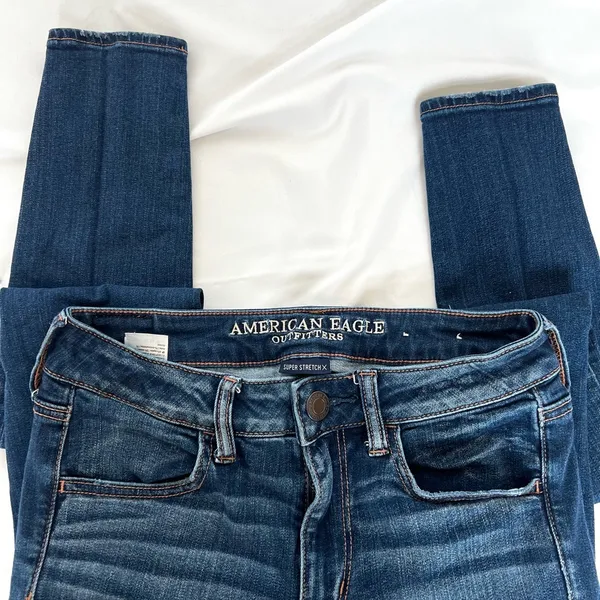 American Eagle Women's Distressed Dark Blue Skinny Jeans - Image 3