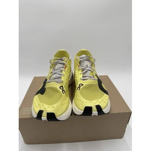 On Running Cloudboom Strike Limelight Wolf Women's Running Shoes Size 8 - Image 2