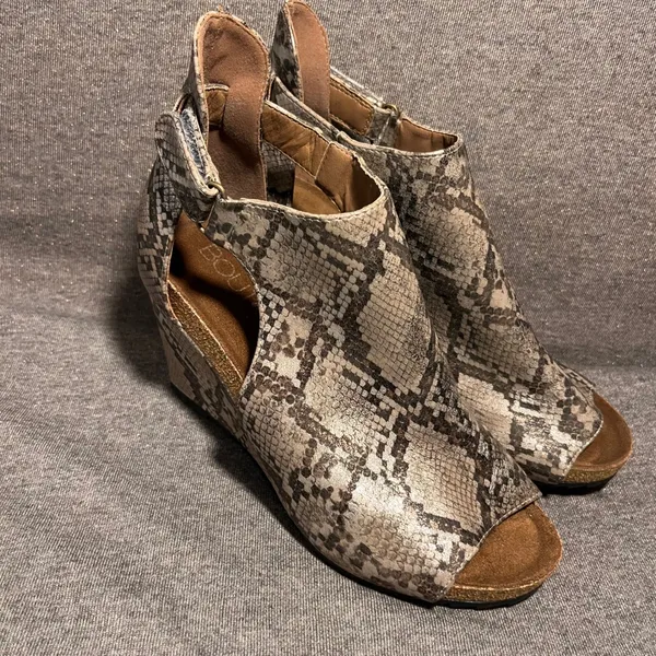 Boutique Snake Print Peep Toe Wedge Booties Women's Size 8‎ - Image 2
