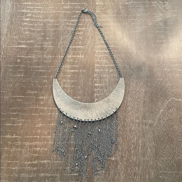 Abercrombie & Fitch Silver Tone Bib Necklace w/ Fringe & Floral Design 17 in - Image 4