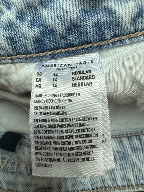 American Eagle Strigid Light Wash Mom Jeans Size 14 - Image 7
