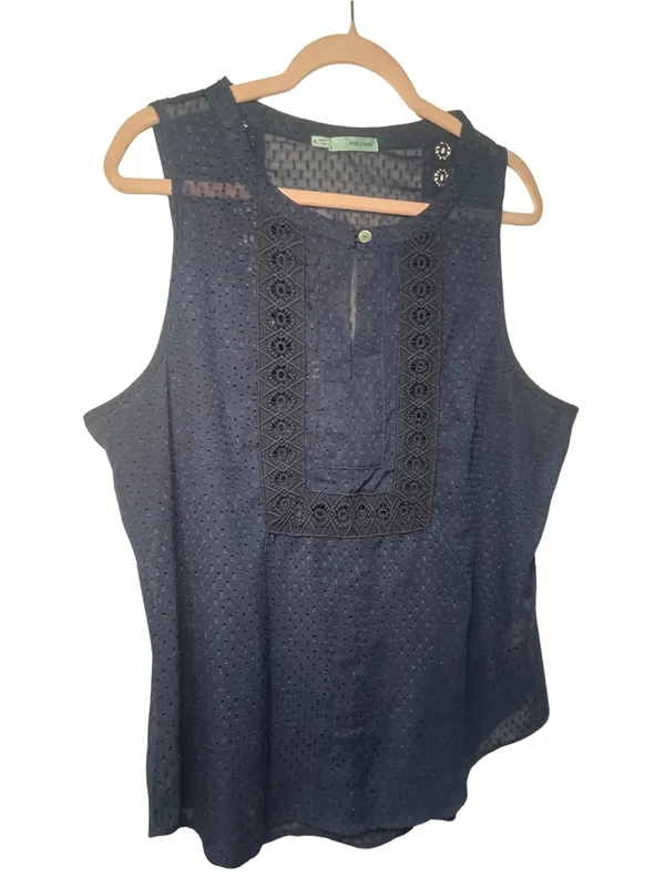 Maurices Navy Sleeveless Blouse Eyelet Lace Trim Keyhole Tank Top Blouse Size XL - Image 2