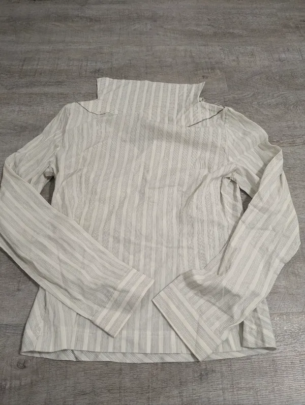 Free People Sriped Gray Top Size 12 - Image 5
