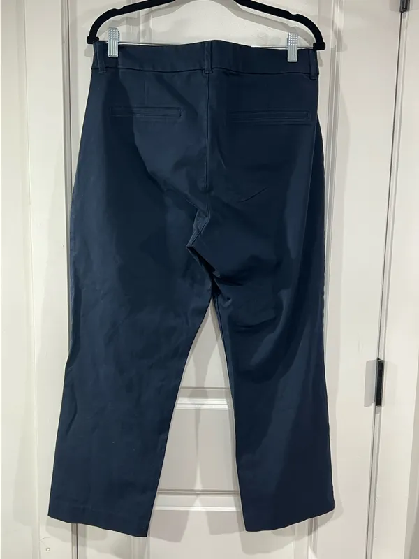 Like New Old Navy high rise pixie straight leg - Image 3