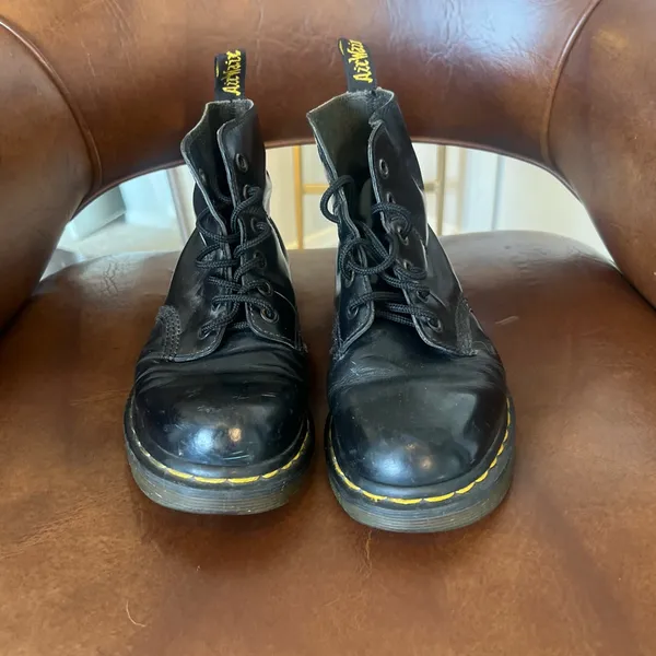 Dr. Martens Boots Womens Size Mens Size 6 10072 Smooth Leather Shiny Black - Image 2