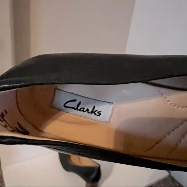 Clark’s Black‎ Leather Grace Isabella Comfort Stackable Heels - Image 3