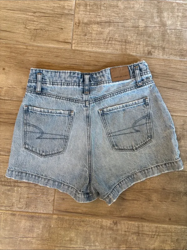 American Eagle High-Waist Mom Short Light Blue Denim - Image 2