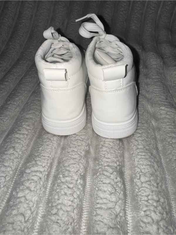 White High Top Lace-Up Sneakers Size 35 - Image 6