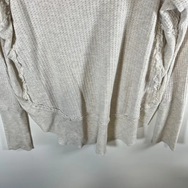 We The Free‎ People Oatmeal Beige Thermal V-Neck Waffle Knit Top Womens Medium - Image 3