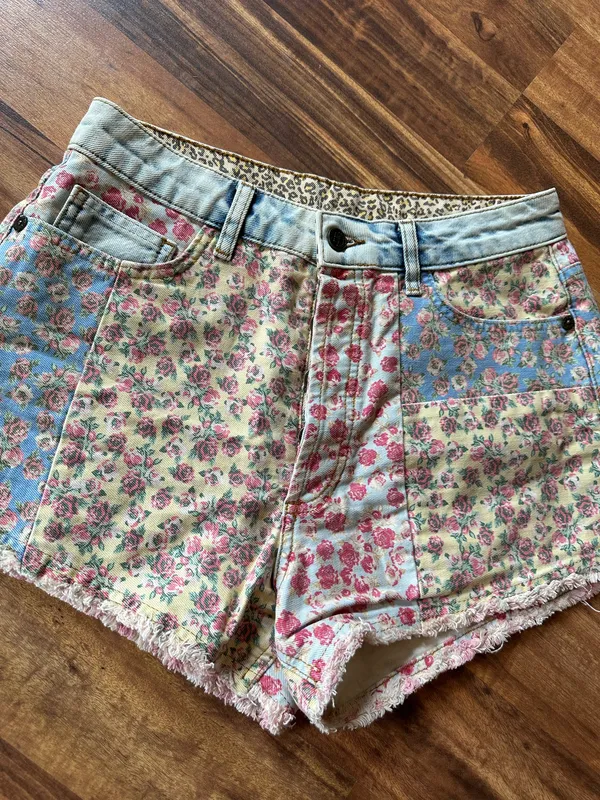 Anthropologie Farm Rio Shorts 28 Ultra High Rise Patchwork Denim Floral Boho - Image 3