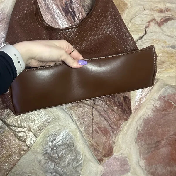 Commense Large Capacity Woven Shoulder Bag Brown - Image 4