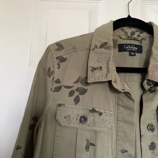 Coffee Shop Green Lightweight Jacket With Floral Pattern Size Large - Image 3
